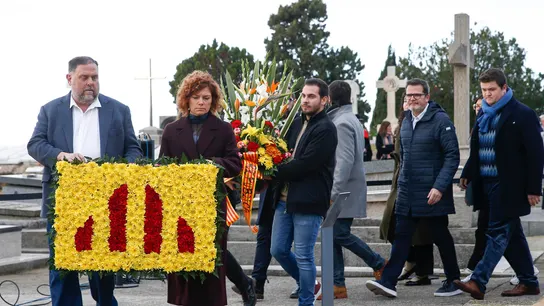 El presidente de ERC, Oriol Junqueras, participa en la tradicional ofrenda floral ante la tumba de Macià. El presidente de ERC, Oriol Junqueras, participa en la tradicional ofrenda floral ante la tumba de Macià.