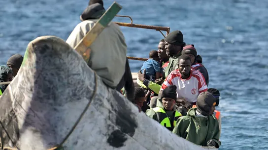 Siete cayucos con al menos 387 migrantes llegan a Canarias el día de Navidad. Siete cayucos con al menos 387 migrantes llegan a Canarias el día de Navidad.