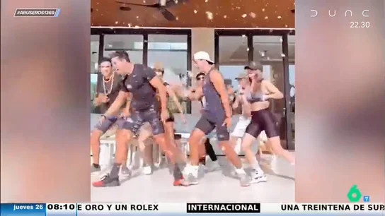 La coreografía viral de Mario Casas y su familia en Punta Cana para felicitar la Navidad La coreografía viral de Mario Casas y su familia en Punta Cana para felicitar la Navidad