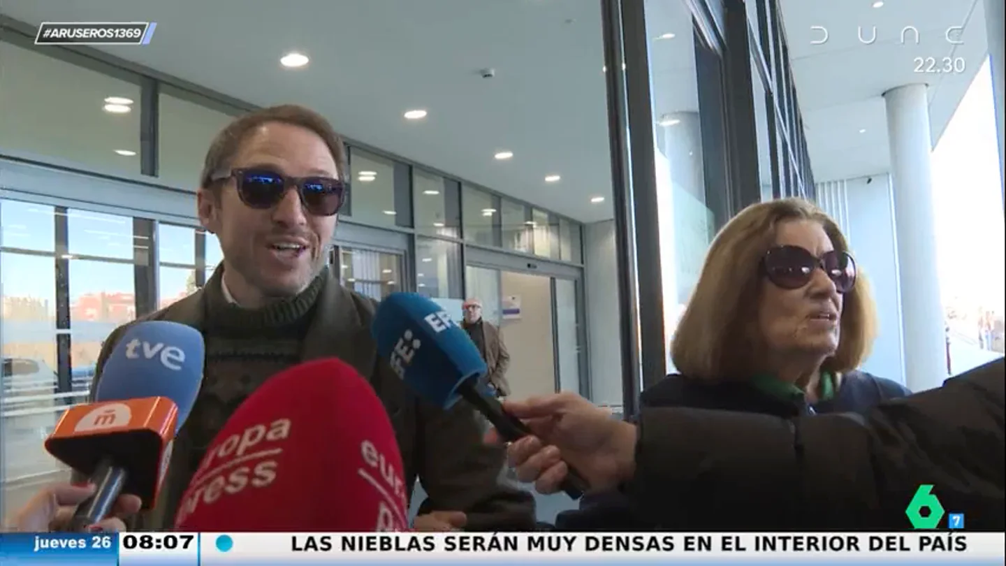 Natalia Figueroa bromea sobre el menú de Nochebuena de Raphael en el hospital: "Sorpresa" Natalia Figueroa bromea sobre el menú de Nochebuena de Raphael en el hospital: "Sorpresa"
