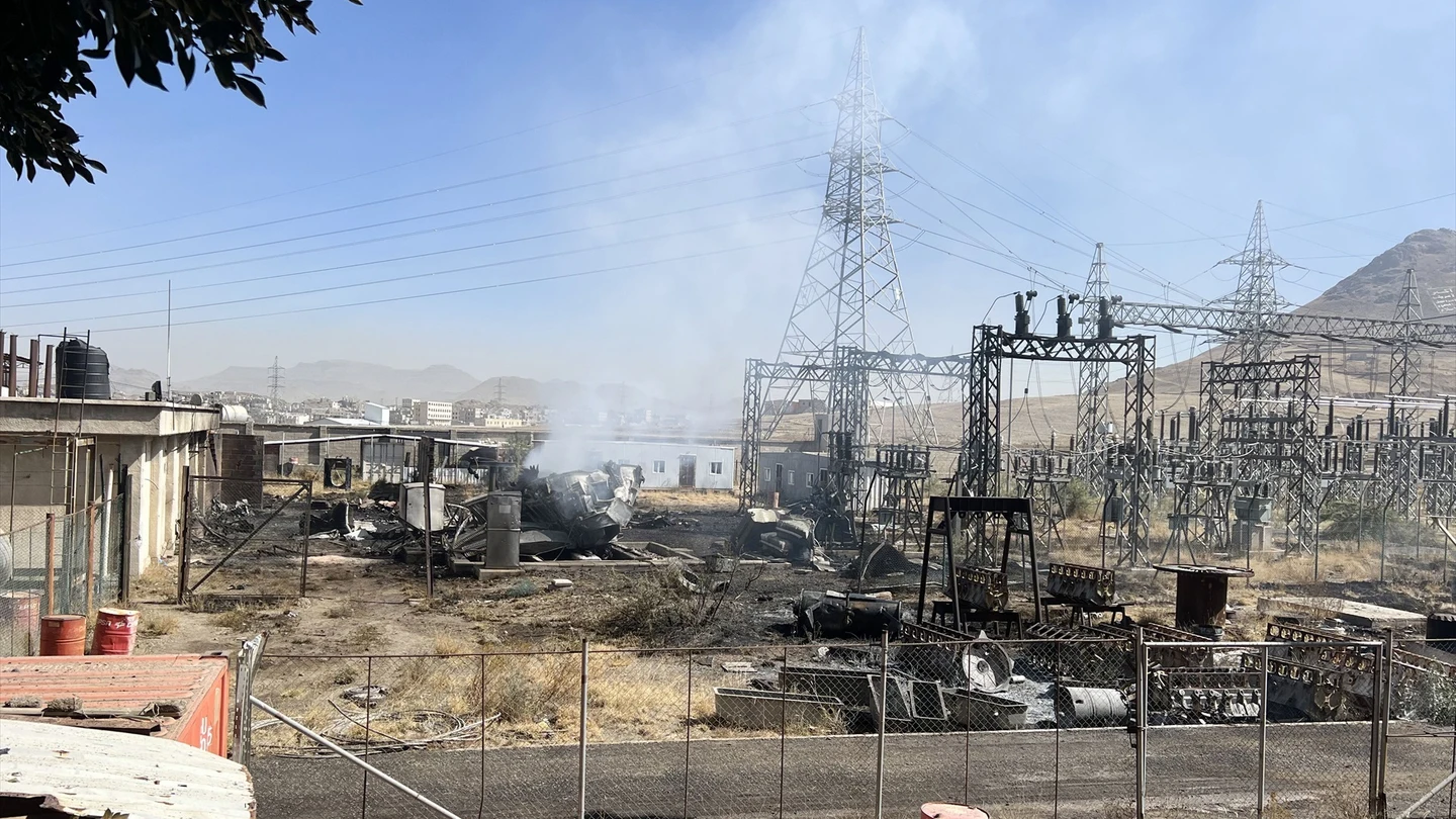 Una central eléctrica yemení destruida por Israel Una central eléctrica yemení destruida por Israel