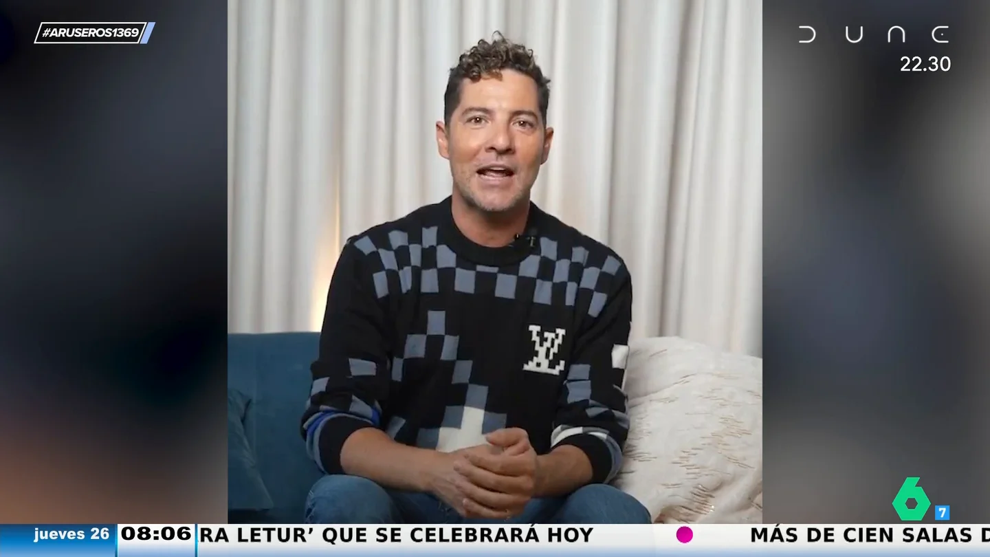 El divertido vídeo viral en el que David Bisbal felicita la Navidad en ocho idiomas: de rumano a neerlandésEl divertido vídeo viral en el que David Bisbal felicita la Navidad en ocho idiomas: de rumano a neerlandés El divertido vídeo viral en el que David Bisbal felicita la Navidad en ocho idiomas: de rumano a neerlandés