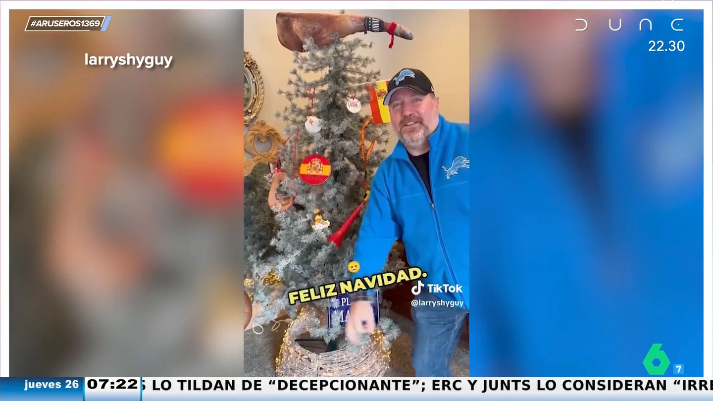 La extravagante decoración "a la española" del árbol de Navidad de un estadounidense arrasa en redes: "Es perfecto" La extravagante decoración "a la española" del árbol de Navidad de un estadounidense arrasa en redes: "Es perfecto"