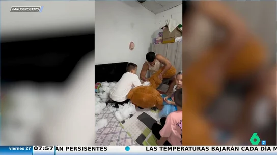 El susto viral de una madre al ver que su peluche "tiene vida": una travesura de nivel El susto viral de una madre al ver que su peluche "tiene vida": una travesura de nivel