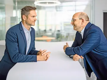 Matthias Peissner, Jefe de la Unidad de Investigación de Interacción Hombre-Tecnología del Instituto Fraunhofer de Ingeniería Industrial IAO de Stuttgart, y Markus-Christian Eberl, Director General de Porsche Engineering (i-d), 2024 Matthias Peissner, Jefe de la Unidad de Investigación de Interacción Hombre-Tecnología del Instituto Fraunhofer de Ingeniería Industrial IAO de Stuttgart, y Markus-Christian Eberl, Director General de Porsche Engineering (i-d), 2024