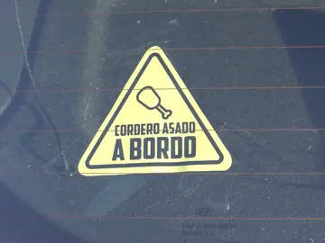 Pegatina Cordero asado a bordo Pegatina Cordero asado a bordo