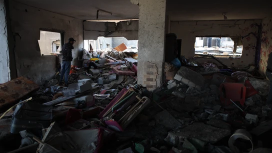 Imagen del 25 de diciembre de un edificio destruido por un bombardeo israelí en Deir al-Balah, en el centro de la Franja de Gaza Imagen del 25 de diciembre de un edificio destruido por un bombardeo israelí en Deir al-Balah, en el centro de la Franja de Gaza
