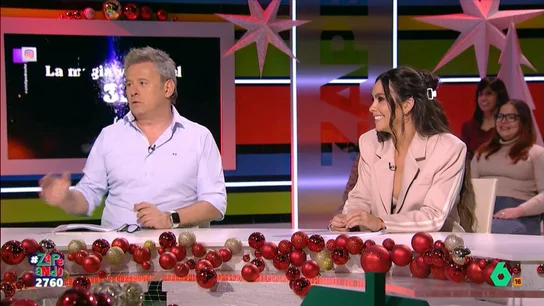 Miki Nadal ya ha visto el vestido de Cristina Pedroche para las Campanadas y lo tiene claro Cristina Pedroche comenta con los zapeadores el último vídeo como adelanto de las Campanadas, en el que 'lucha' contra los haters de las redes y en el que, explica en este vídeo, está "dando pistas" sobre su vestido para Nochevieja.