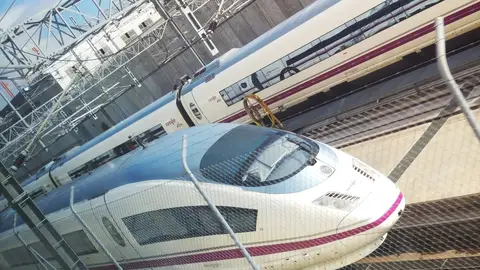 Un tren AVE de Renfe Un tren AVE de Renfe