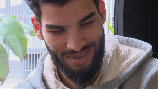 Imade, migrante sordo que llegó a España solo siendo menor Imade, migrante sordo que llegó a España solo siendo menor