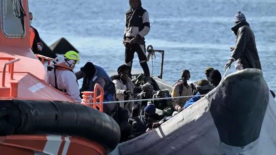 Imagen de archivo de Salvamento Marítimo rescatando a migrantes en El Hierro (Canarias) Imagen de archivo de Salvamento Marítimo rescatando a migrantes en El Hierro (Canarias)