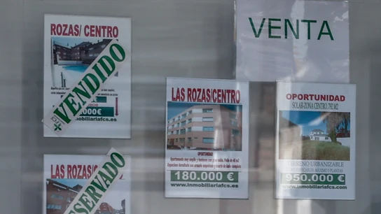 Escaparate de anuncios de viviendas, a 4 de agosto de 2023, en Madrid (España). Escaparate de anuncios de viviendas, a 4 de agosto de 2023, en Madrid (España).