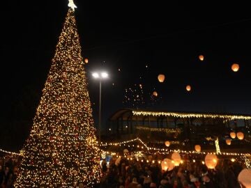 El Pino Hispanoluso, el hito que une Espa&ntilde;a y Portugal en Navidad