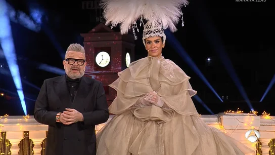 Cristina Pedroche habla en valenciano en las Campanadas 2024 para recordar a los afectados por la DANA: "Molta força i ànim" Cristina Pedroche habla en valenciano en las Campanadas 2024 para recordar a los afectados por la DANA: "Molta força i ànim"