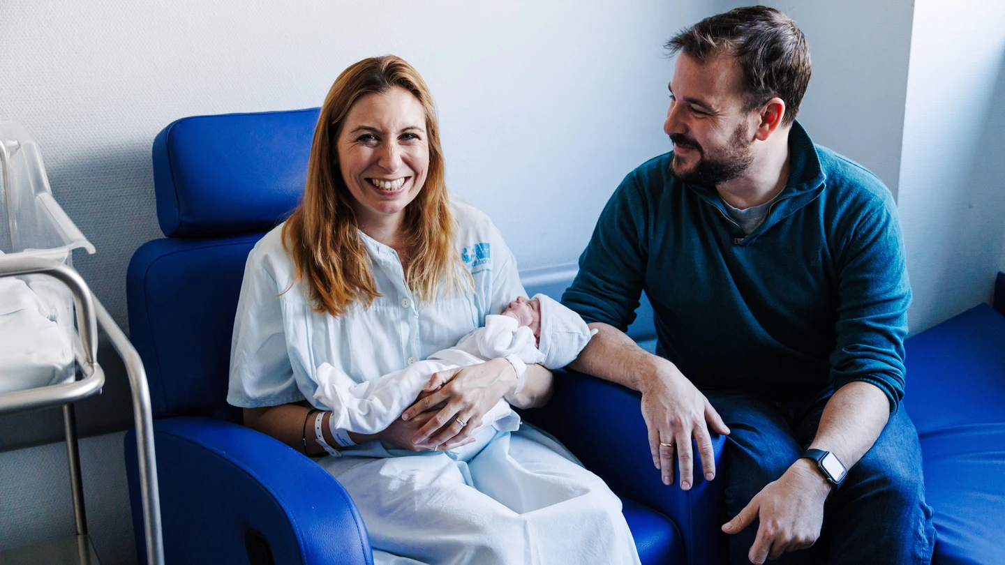 lba Mayoral y Guillermo Pérez de Juan, posan con su hija Lucía Pérez Mayoral, que ha sido el primer bebé nacido en 2025 en España, en el Hospital Universitario de Torrejón, a 1 de enero de 2025, en Torrejón de Ardoz, Madrid. lba Mayoral y Guillermo Pérez de Juan, posan con su hija Lucía Pérez Mayoral, que ha sido el primer bebé nacido en 2025 en España, en el Hospital Universitario de Torrejón, a 1 de enero de 2025, en Torrejón de Ardoz, Madrid.
