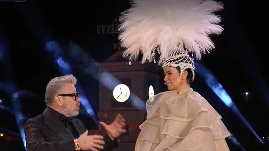 Alberto Chicote, tras ver la capa que tapa el vestido de Cristina Pedroche: "Más que Chicote, me siento chiquito" Alberto Chicote, tras ver la capa que tapa el vestido de Cristina Pedroche: "Más que Chicote, me siento chiquito"