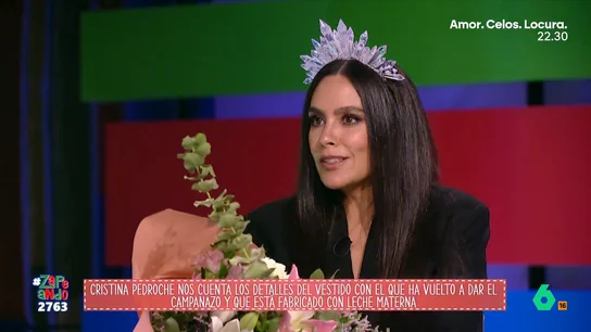 Cristina Pedroche aclara que su vestido de las campanadas estaba hecho con leche caducada: "Tenía cuatro litros" El vestido que ha lucido para despedir el 2024 estaba compuesto por más de 8.000 cristales hechos con su propia leche materna como una manera de homenajear a la maternidad.
