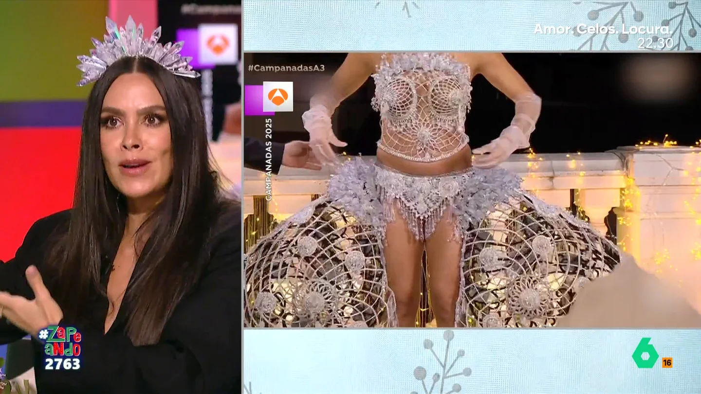 Cristina Pedroche desvela de qué estaba 'compuesto' su vestido: "Son todo tetas de las que sale como leche" La zapeadora hizo su particular homenaje a la maternidad a través de un vestido compuesto por una estructura con decenas de pezones. Además, los cristales que lo formaban estaban hecho con su propia leche materna.