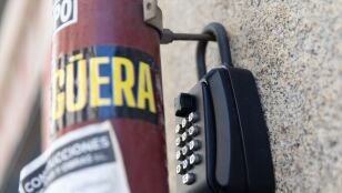 Caja de seguridad para las llaves de un piso de alquiler tur&iacute;stico, en Madrid