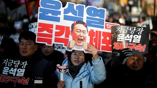 Manifestantes congregados cerca de la casa del presidente de Corea del Sur para apoyarle Manifestantes congregados cerca de la casa del presidente de Corea del Sur para apoyarle