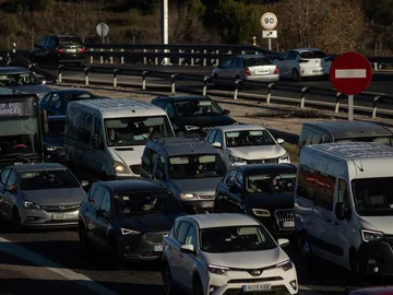 Atasco de vehículos en la A-5, a 20 de diciembre de 2024, en Madrid (España). Atasco de vehículos en la A-5, a 20 de diciembre de 2024, en Madrid (España).