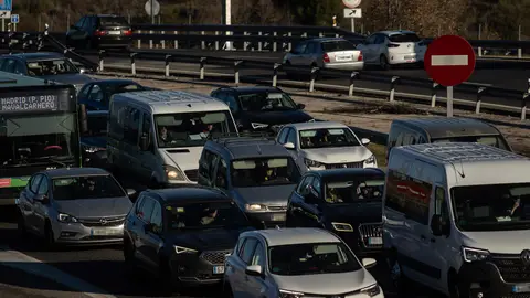 Atasco de vehículos en la A-5, a 20 de diciembre de 2024, en Madrid (España). Atasco de vehículos en la A-5, a 20 de diciembre de 2024, en Madrid (España).