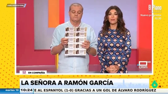 El inesperado 'dardo' de una señora deja sin palabras a los presentadores de 'En Compañía': "No quiero ni lotería, ni jamón" El inesperado 'dardo' de una señora deja sin palabras a los presentadores de 'En Compañía': "No quiero ni lotería, ni jamón"