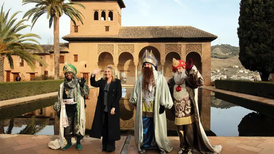 Sus majestades Los Reyes Magos de Oriente junto a la alcaldesa de Granada, Marifran Carazo, en La Alhambra Sus majestades Los Reyes Magos de Oriente junto a la alcaldesa de Granada, Marifran Carazo, en La Alhambra