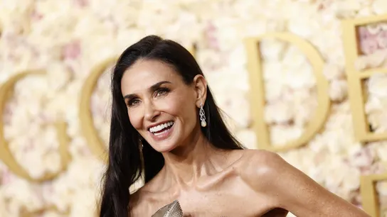 Demi Moore posa en la alfombra roja de los Globos de Oro 2025 Demi Moore posa en la alfombra roja de los Globos de Oro 2025