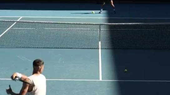 Carlos Alcaraz entrena junto a Novak Djokovic Carlos Alcaraz entrena junto a Novak Djokovic
