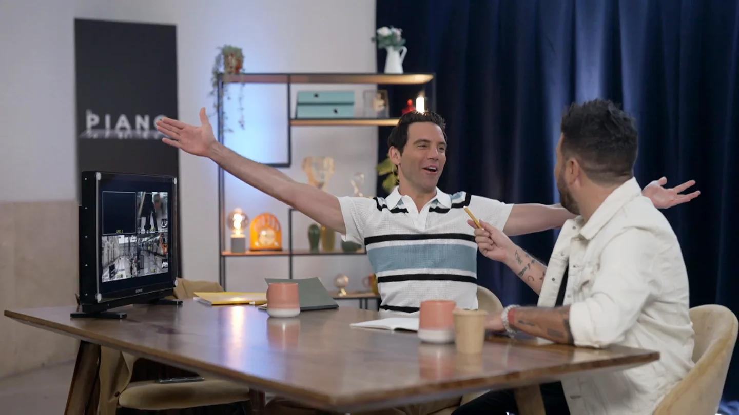 "Todo lo que me gusta es ilegal, es inmoral...": Mika sorprende a Pablo López y Ruth Lorenzo cantando una canción muy española "Todo lo que me gusta es ilegal, es inmoral...": Mika sorprende a Pablo López y Ruth Lorenzo cantando una canción muy española