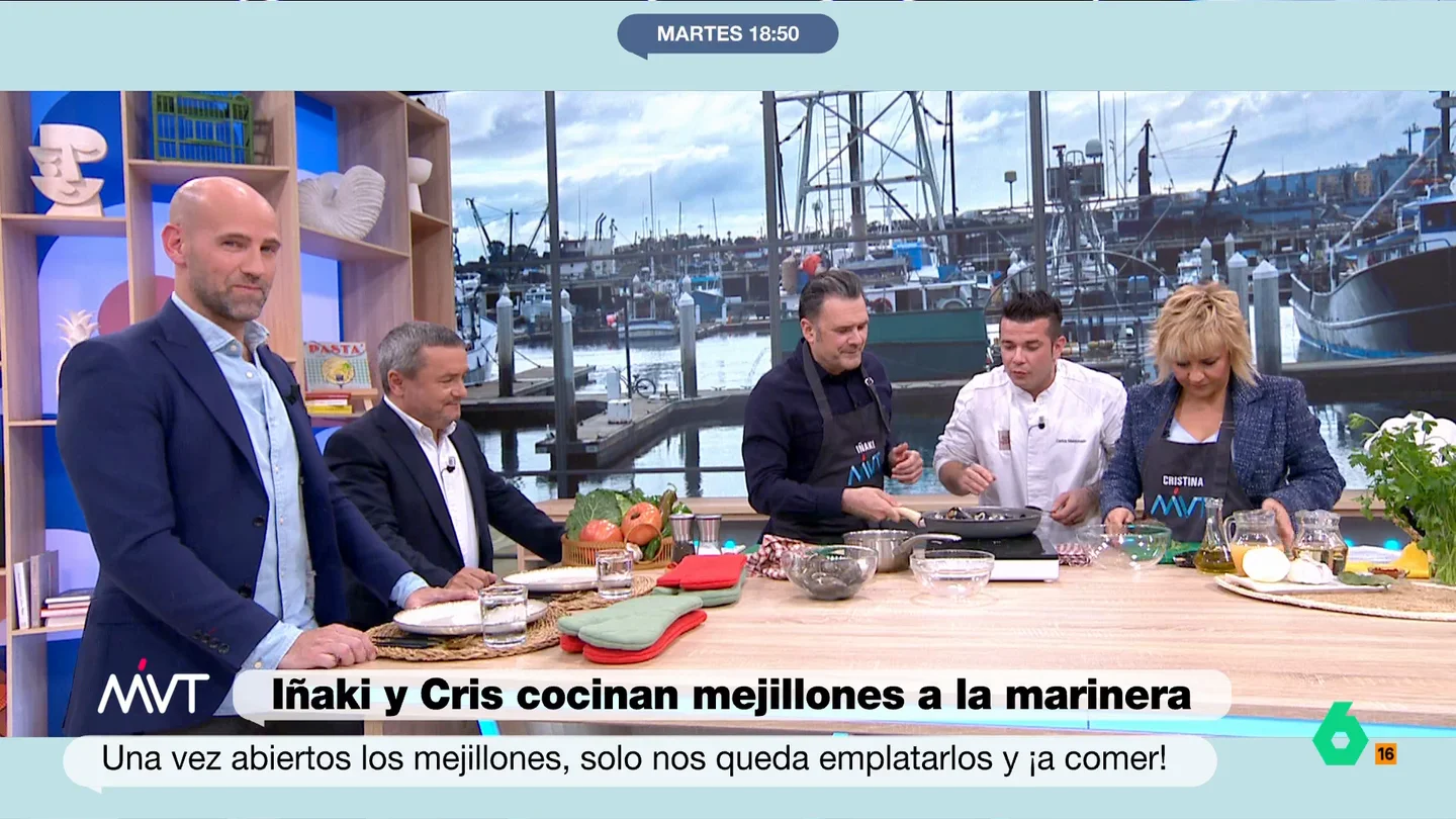 "Gonzalo Miró os ha suspendido dos veces": así ha sido el 'veredicto' a los mejillones de Iñaki López y Cristina Pardo En este vídeo, Chema Crespo y un Gonzalo Miró que, según Iñaki López, "desayuna en un estrella Michelin" dictan 'sentencia' sobre los mejillones a la marinera que el presentador y Cristina Pardo han cocinado con Carlos Maldonado.