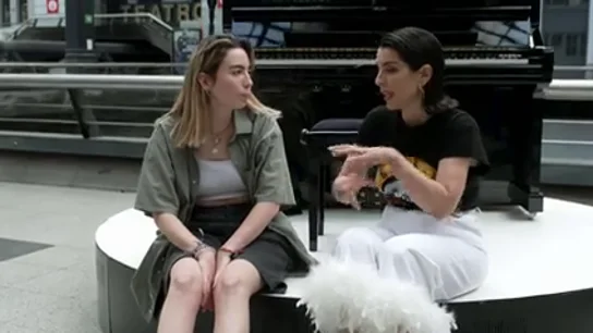 Sara León, hace magia en la estación Príncipe Pio con su interpretación al piano de Bryan Adams Sara León, hace magia en la estación Príncipe Pio con su interpretación al piano de Bryan Adams