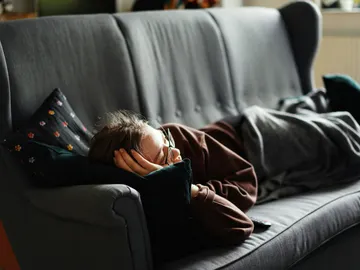 Mujer durmiendo la siesta Mujer durmiendo la siesta