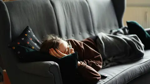 Mujer durmiendo la siesta Mujer durmiendo la siesta