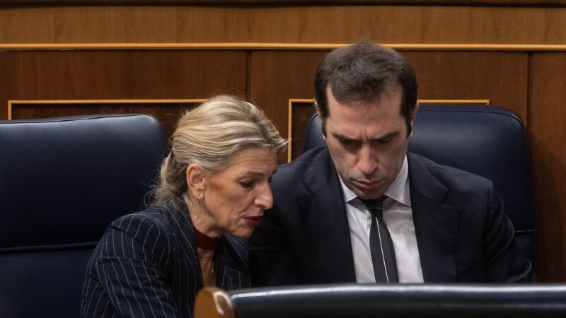 La vicepresidenta segunda y ministra de Trabajo, Yolanda Díaz, y el ministro de Economía, Carlos Cuerpo, en el Congreso