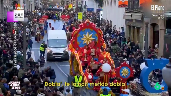 La broma en directo a un presentador durante la cabalgata de Reyes A propósito de la broma que sufría un presentador durante la cabalgata de los Reyes Magos en Granada, Zapeando hace en este vídeo una 'Ronda rápida de nombres que te pueden colar en un directo'.