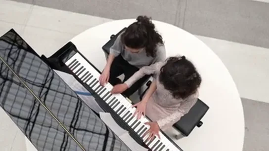 La actuación de una madre y su hija al piano que confunde a Mika y Pablo López: "Se están complicando la vida" La actuación de una madre y su hija al piano que confunde a Mika y Pablo López: "Se están complicando la vida"