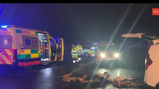 Los servicios de emergencias trabajan en la zona del atropello mortal de este domingo en Guadarrama. Los servicios de emergencias trabajan en la zona del atropello mortal de este domingo en Guadarrama.