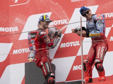 Pecco Bagnaia y Marc M&aacute;rquez