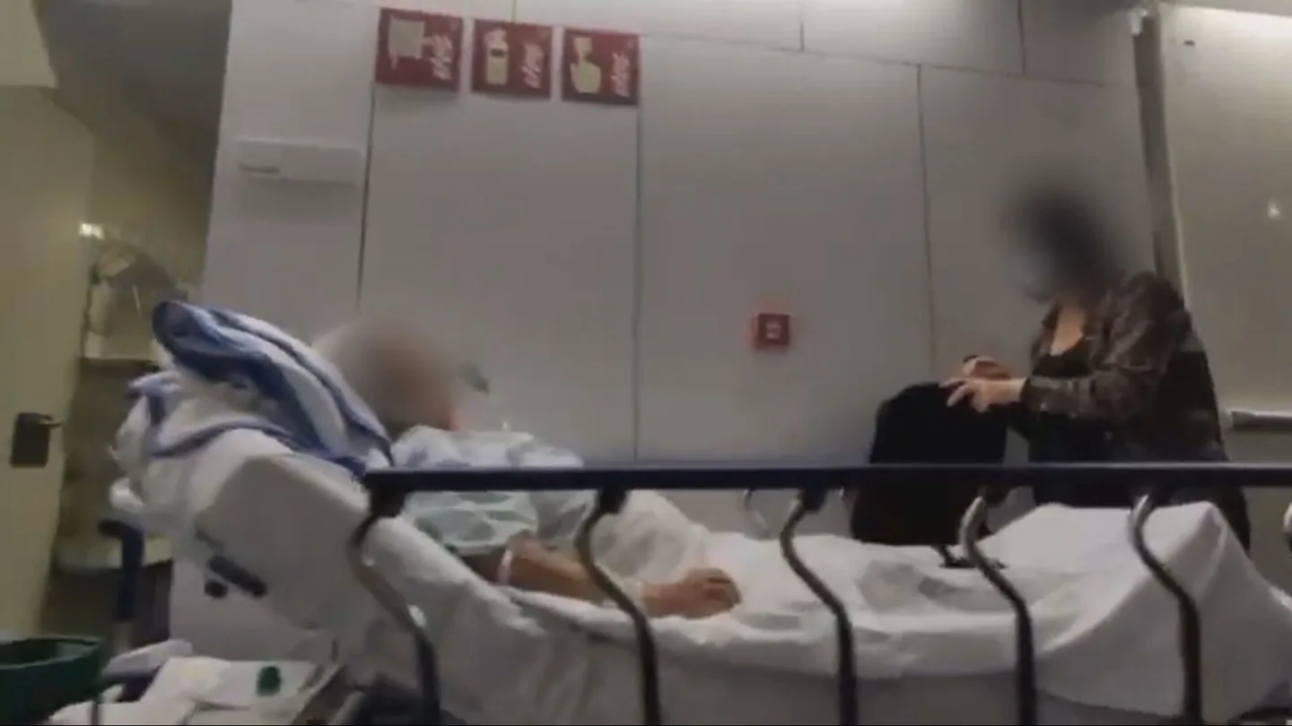 La gripe colapsa los hospitales: 24 horas para conseguir una cama, falta de personal y aglomeraciones en los pasillos La gripe colapsa los hospitales: 24 horas para conseguir una cama, falta de personal y aglomeraciones en los pasillos
