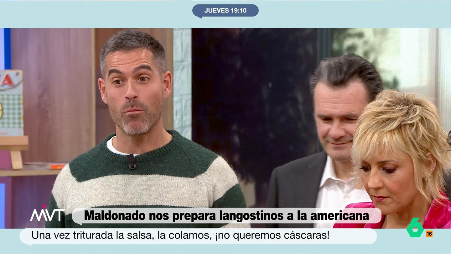La advertencia de Pablo Ojeda sobre la leche de coco: "Tiene fama de muy buena, muy rica, pero es muy calórica" Carlos Maldonado revela en este vídeo uno de sus secretos para la imbatible salsa americana que prepara para los langostinos en Más Vale Tarde: la leche de coco. Un ingrediente muy rico, pero al que Pablo Ojeda le plantea algún pero.