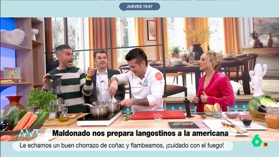 Pablo Ojeda sorprende con una cualidad en la que el kétchup es mejor que el tomate Mientras el chef con estrella Michelin Carlos Maldonado cocina unos brutales langostinos con salsa americana, Pablo Ojeda desvela que el kétchup, si bien es alto en azúcar, también tiene mucho licopeno, que "baja los niveles de la PSA".