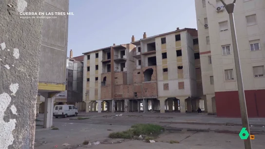Accedemos al interior de un edificio de las Tres Mil Viviendas precintado por ruinas y en el que viven varias personas Accedemos al interior de un edificio de las Tres Mil Viviendas precintado por ruinas y en el que viven varias personas