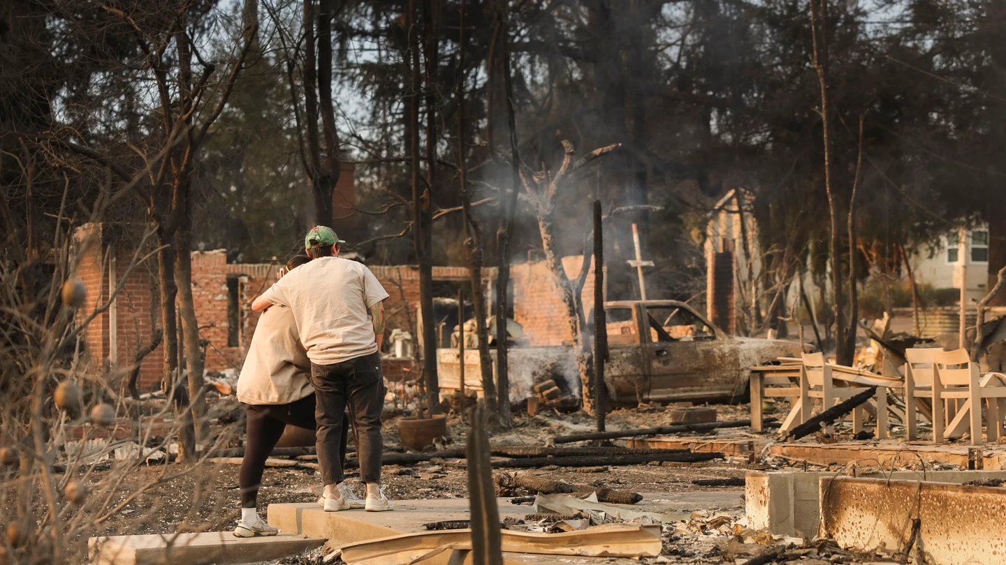Casa calcinada tras los incendios de California Casa calcinada tras los incendios de California