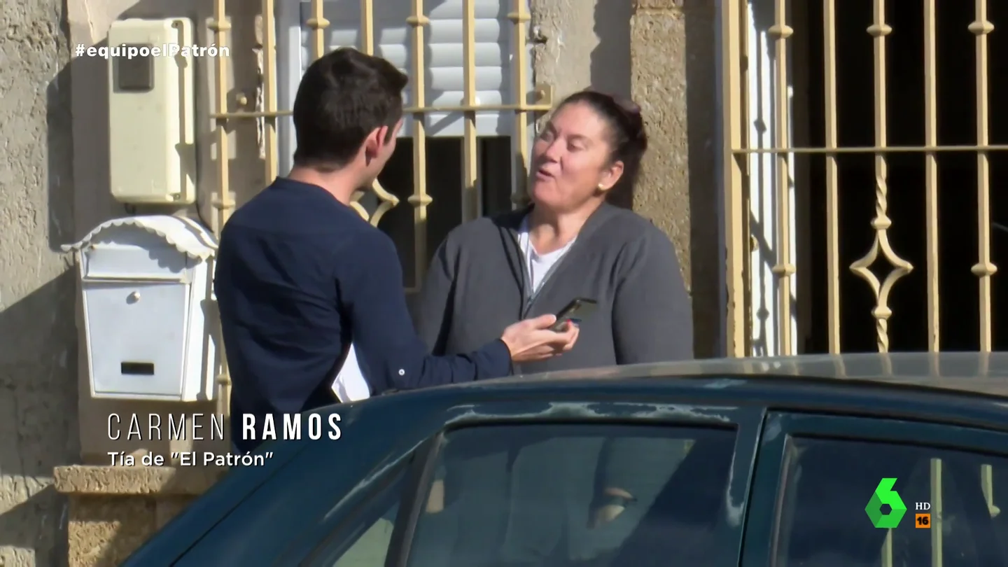 La tía de 'El patrón' y su sinfín de excusas al hablar de su Porsche Panamera: "Lo tengo porque cobro tres pagas y a mi marido le dan 504 euros" La tía de 'El patrón' y su sinfín de excusas al hablar de su Porsche Panamera: "Lo tengo porque cobro tres pagas y a mi marido le dan 504 euros"