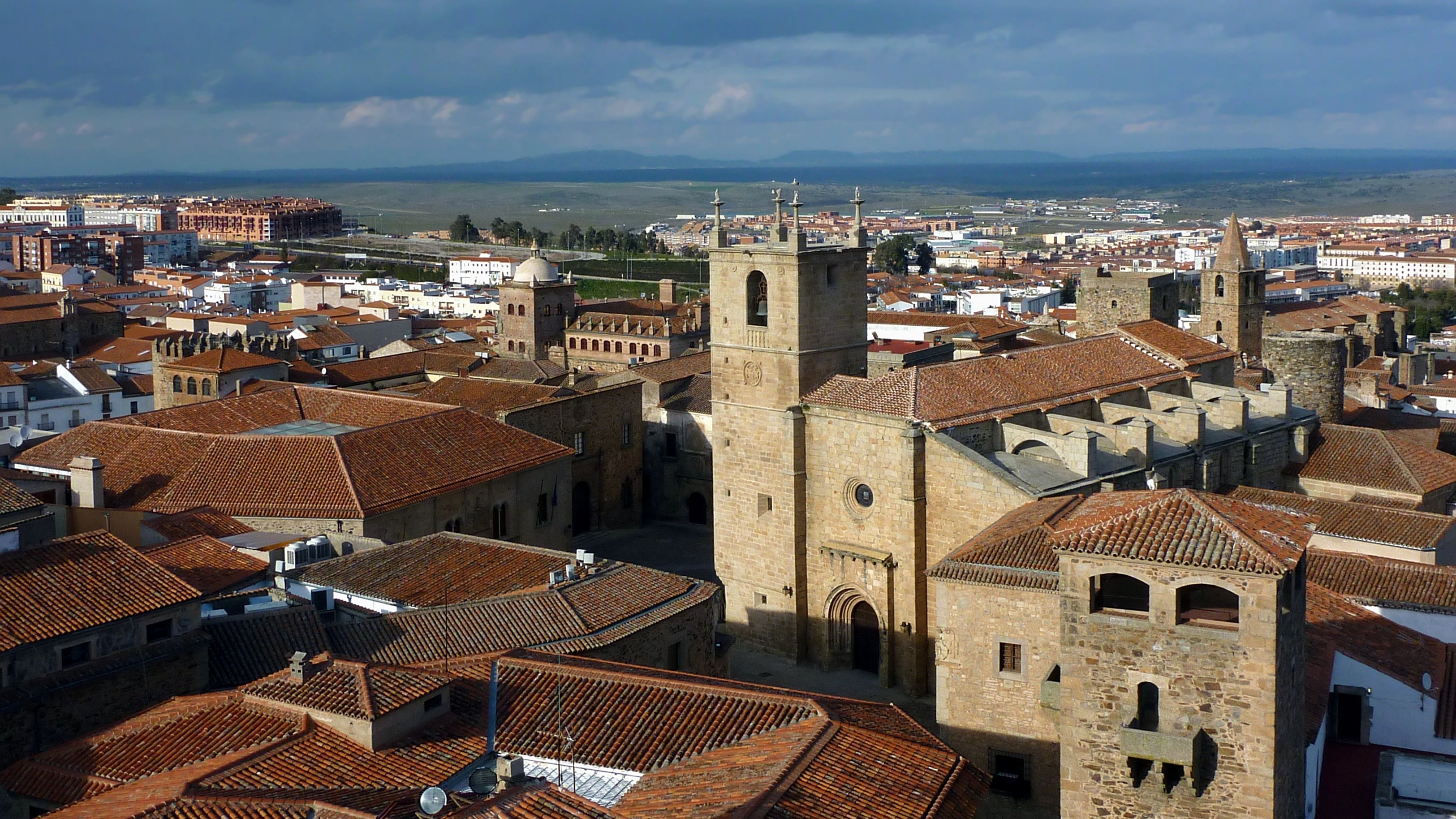 Un paseo por Cáceres y su casco histórico para viajar a la época Medieval