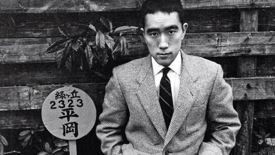 Yukio Mishima fotografiado por Ken Domon