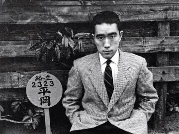 Yukio Mishima fotografiado por Ken Domon