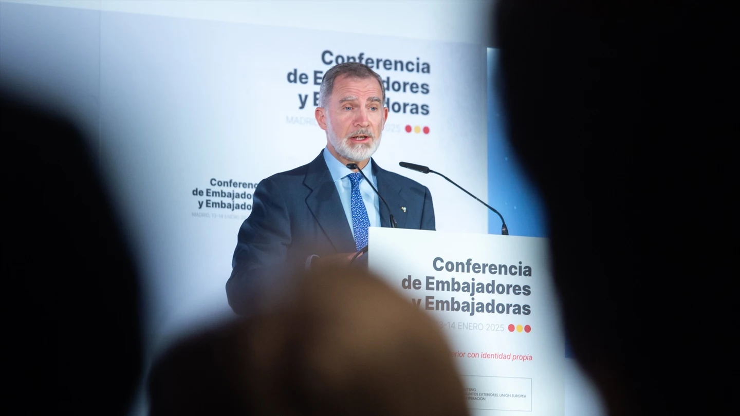 El Rey Felipe VI clausura la IX Conferencia de Embajadores, en la sede del Ministerio de Asuntos Exteriores, Unión Europea y Cooperación, a 14 de enero de 2024 El Rey Felipe VI clausura la IX Conferencia de Embajadores, en la sede del Ministerio de Asuntos Exteriores, Unión Europea y Cooperación, a 14 de enero de 2024